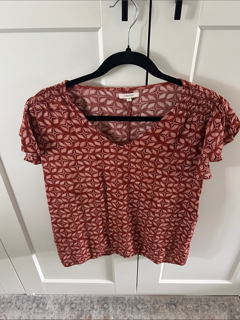 Maurices Rust Red Geometric Short Sleeve V-Neck Top